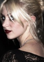 Taylor-Momsen-spine-008.jpg